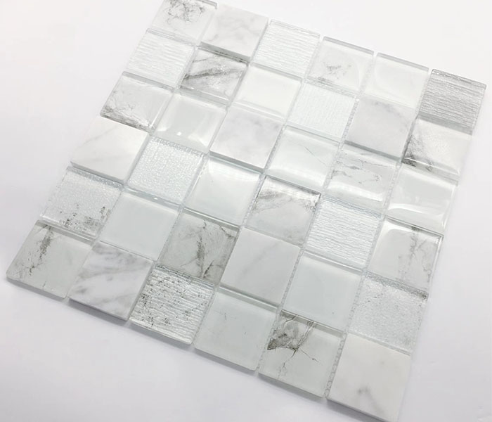 Precio favorable Cocina Backsplash Back Splash Azulejos de pared Mosaico de vidrio de forma cuadrada